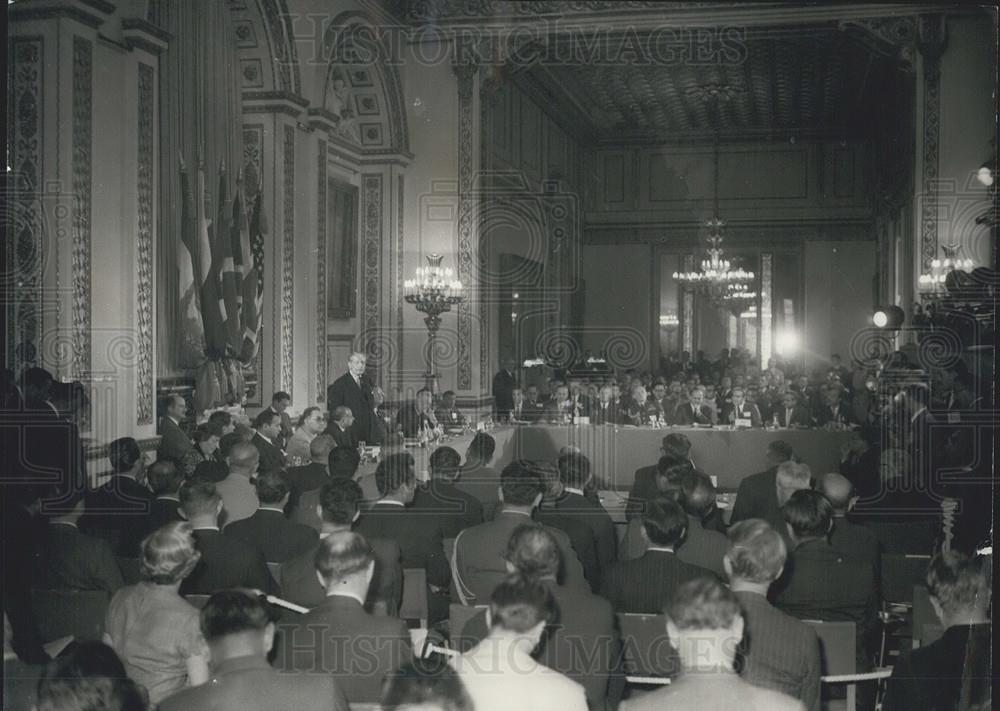 1958 Press Photo Mr. Macmillan opened the meeting of the Baghdad Pact - Historic Images