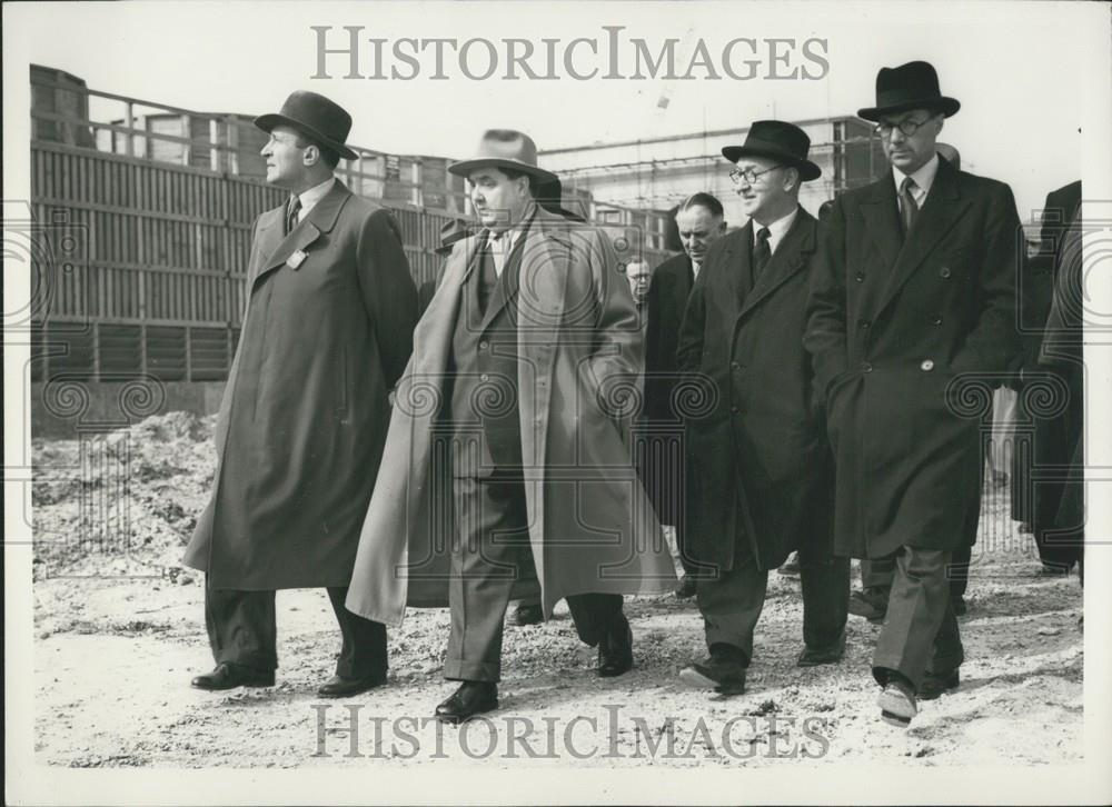 1956 Press Photo Georgi Malenkov, Sir John Cockroft, Harwell, Russian Delegation - Historic Images