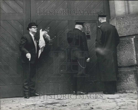 1963 Press Photo "King of the Con Men" Stanley Lowe Calls On The Governer - Historic Images