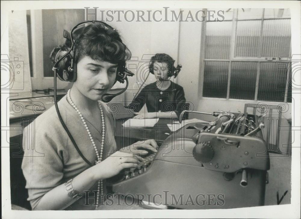 Press Photo Typists Use Noise Cancelling Headphones While They Work - Historic Images