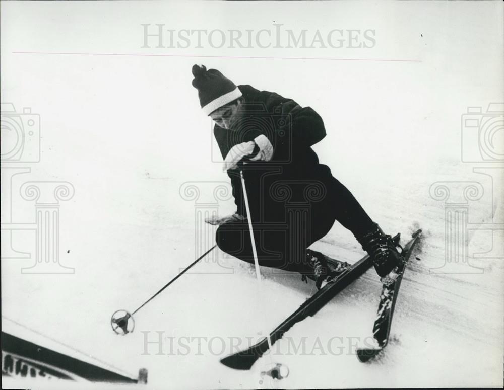 Press Photo Prince Charles after his fall skiing - Historic Images