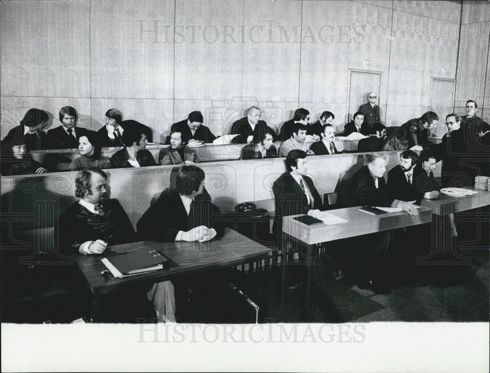 1976 Press Photo Nine Heroine Smuggling Trial Frankfurt Interior Court - Historic Images