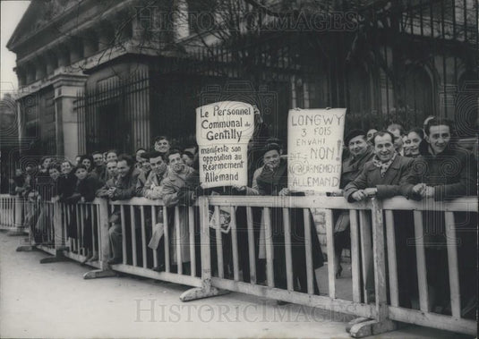 1954 Press Photo Protesters No To German Rearmament Outside French Parliament - Historic Images
