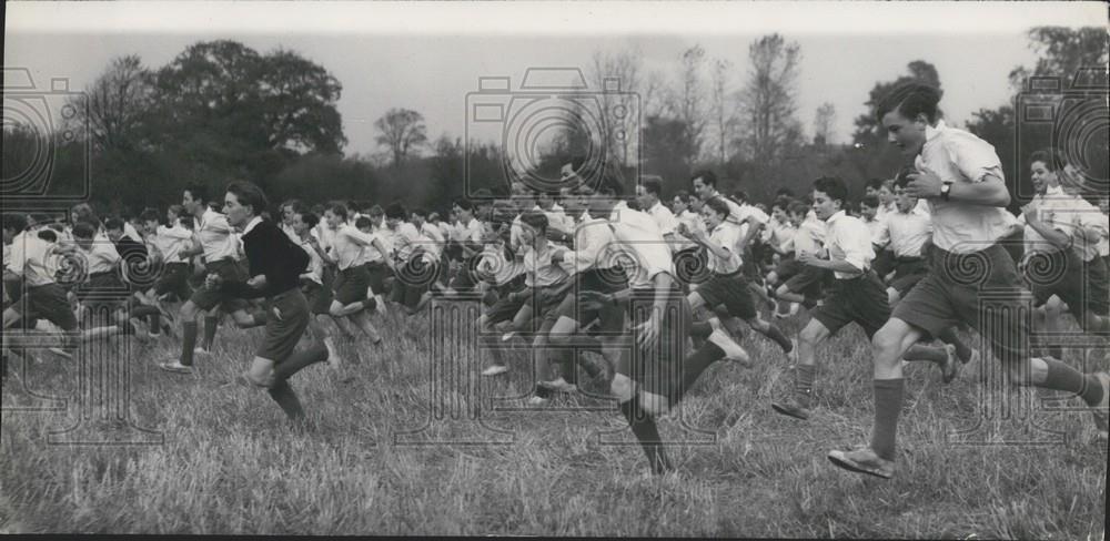 1955 Press Photo Annual Eton College Steeplechase Events - Historic Images