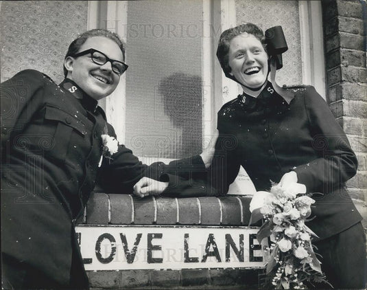 1964 Press Photo Joystrings Thelma Adams And Trevor Beacham After Marriage - Historic Images
