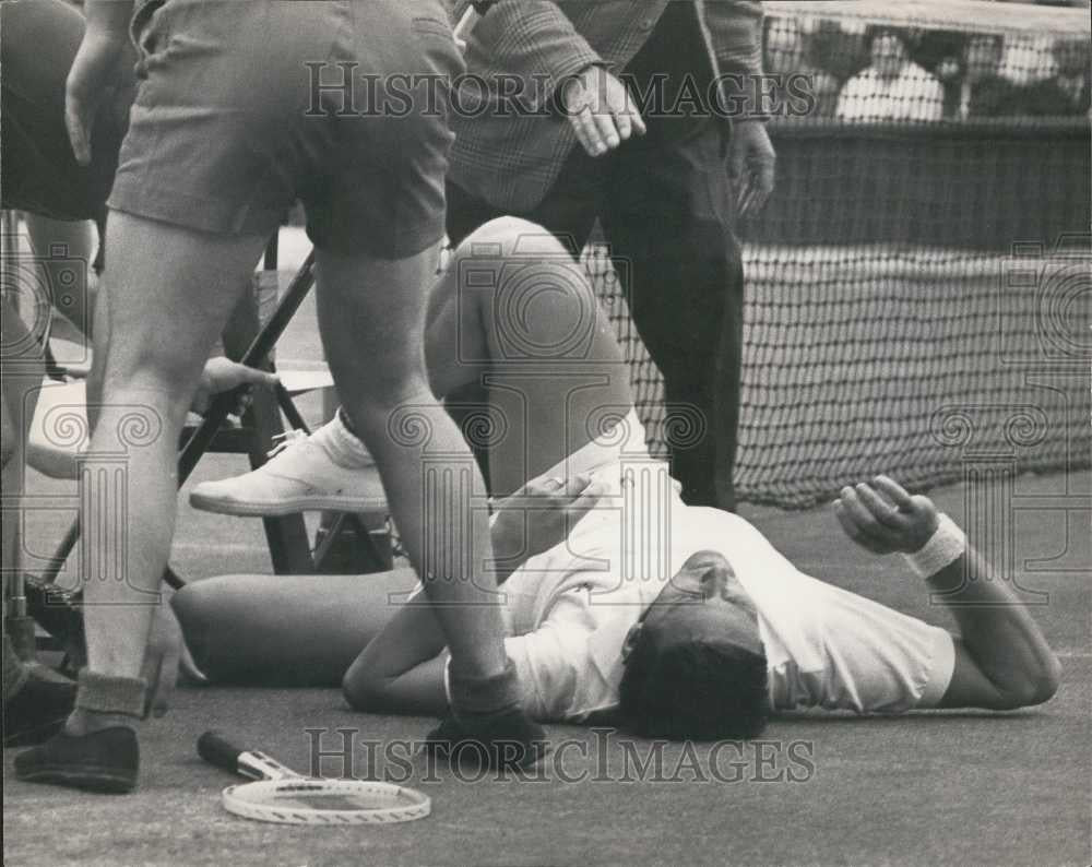 1966 Press Photo Roy Emerson pictured on the ground at tennis match - Historic Images