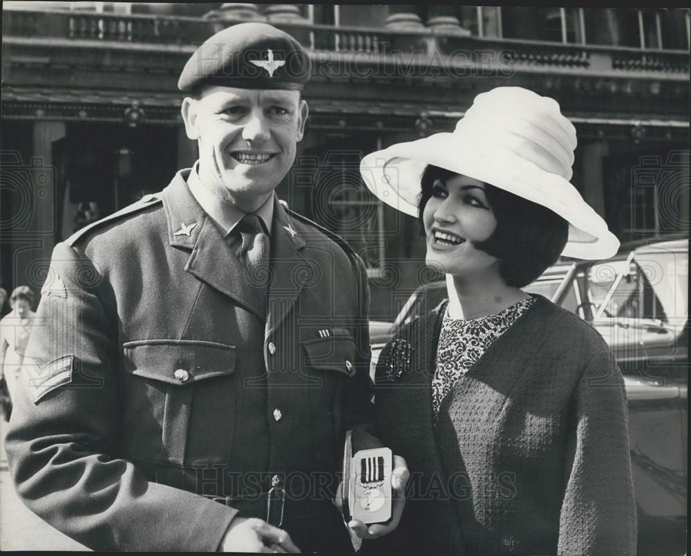 1966 Press Photo Corporal Malcolm Baughan AFter Receiving Military Medal England - Historic Images