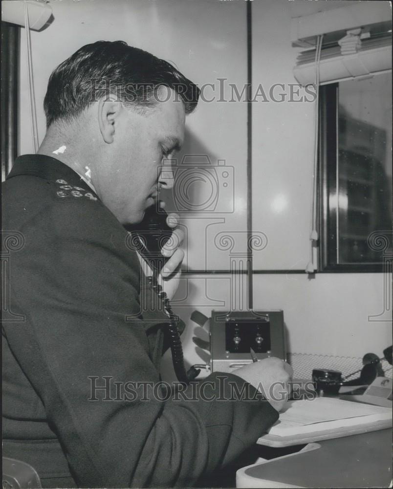 1963 Press Photo Mobile Police Station, Metropolitan Police, PC Bob Howlett - Historic Images