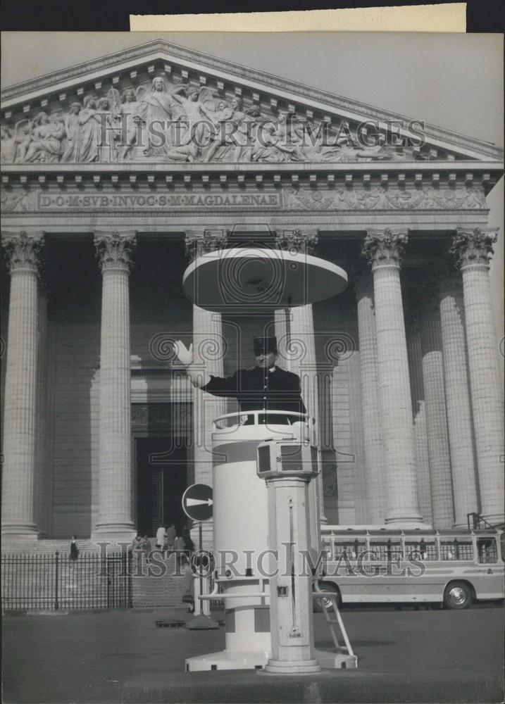 1965 Press Photo Madeleine Church New Look - Historic Images