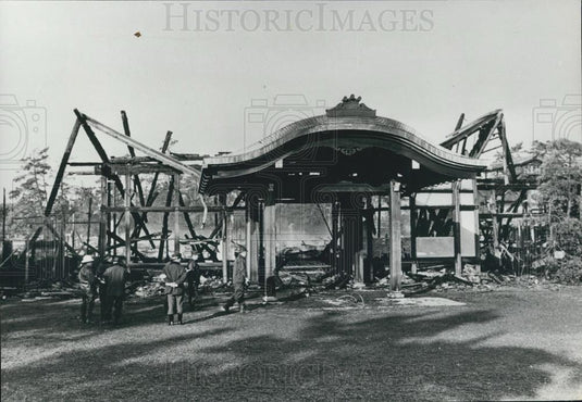 1971 Press Photo Japanese Emperor's seaside villa razed by fire - Historic Images