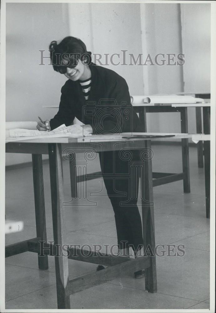 Press Photo Student Brasilia University Department Of Agriculture Brazil - Historic Images