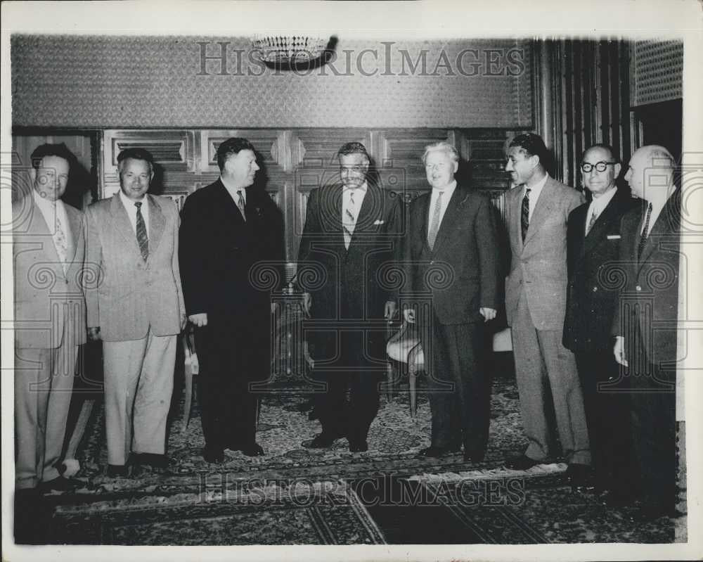 1959 Press Photo President Nasser receive Soviet High Dam Experts - Historic Images