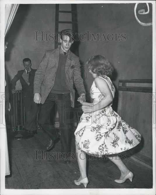 1961 Press Photo Piers Rodgers Dances Rebecca Park Local Dance Eton College - Historic Images