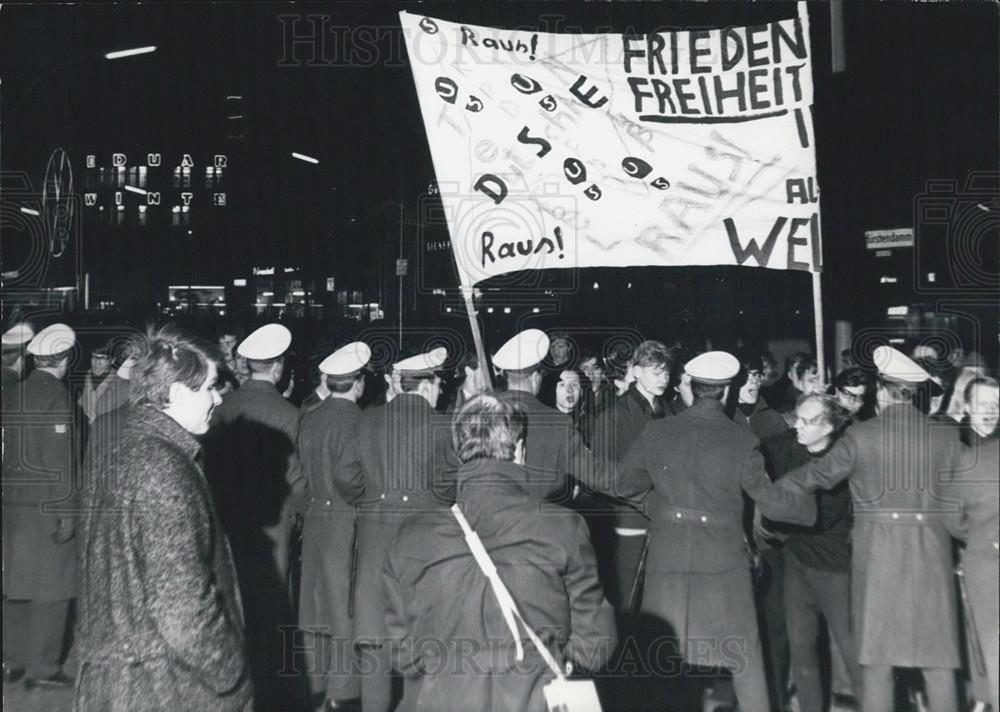 Press Photo &quot;Socialist Student Organization&quot;. demonstration - Historic Images