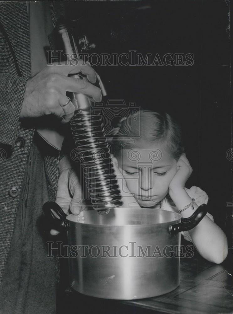 1955 Press Photo "Invention Show" at Nuremberg - Historic Images