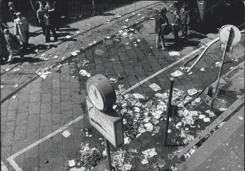 1975 Press Photo Damage from bomb blasted in the Milan - Historic Images