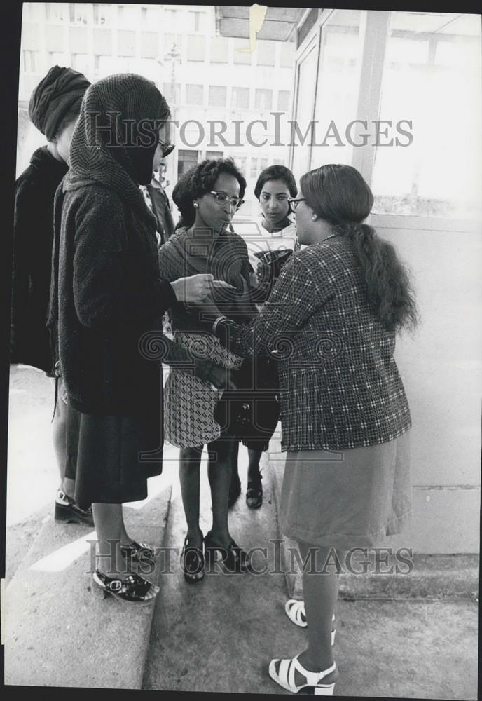 Press Photo Policewoman in plain clothes in Addis Ababa - Historic Images