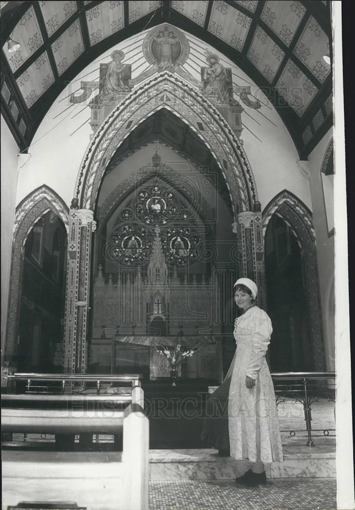 1972 Press Photo Beauty Queen Christine Francis Inside Convent Joining - Historic Images