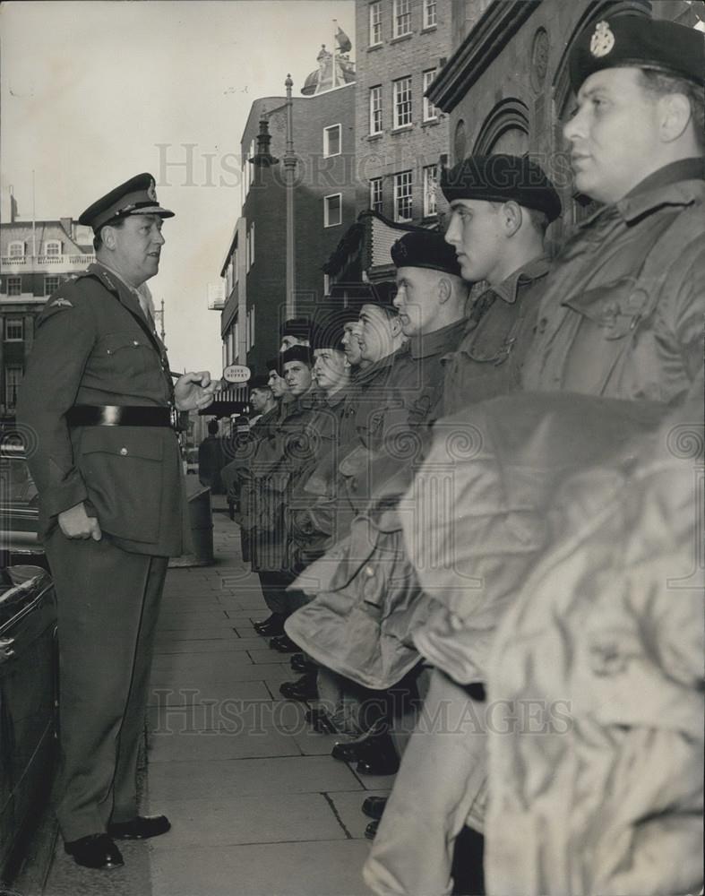 1965 Press Photo Territorial army emergency reserve - Historic Images