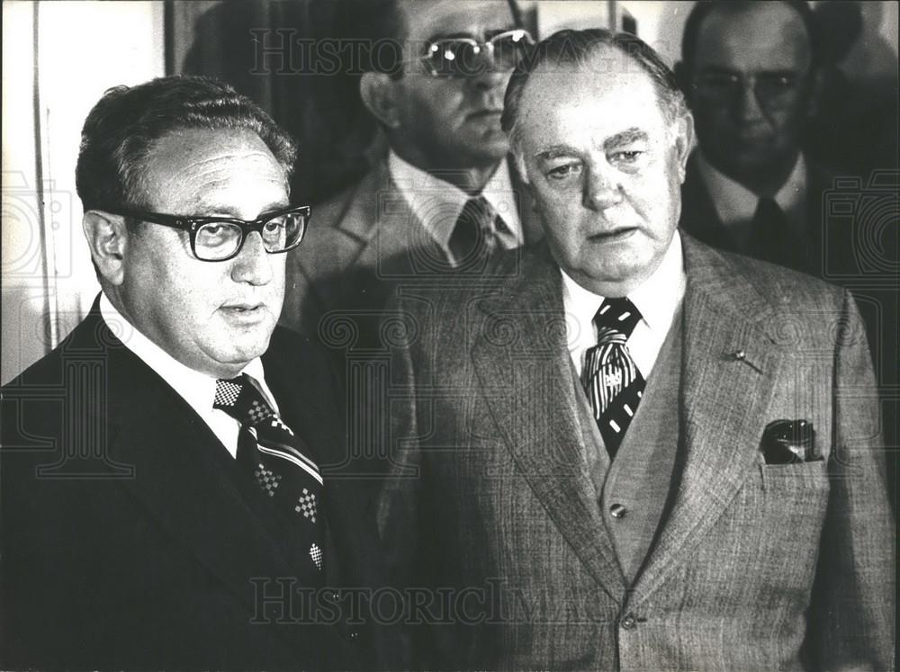 Press Photo . Henry Kissinger and Mr. Dalhasar Voreter - Historic Images