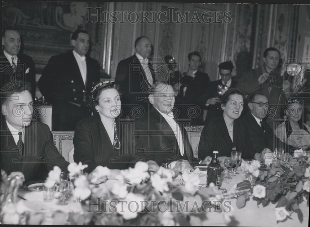 1954 Press Photo President Coty his wife their daughters at the Elysee Palace - Historic Images