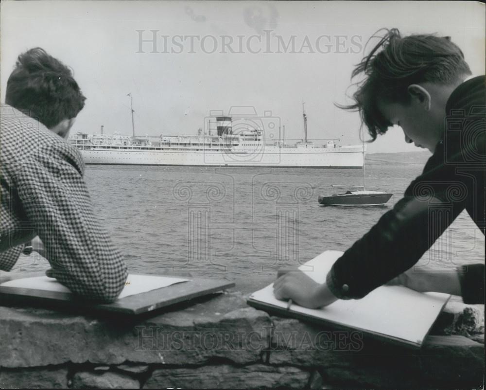 Press Photo Sketching Party draws the ship - Historic Images
