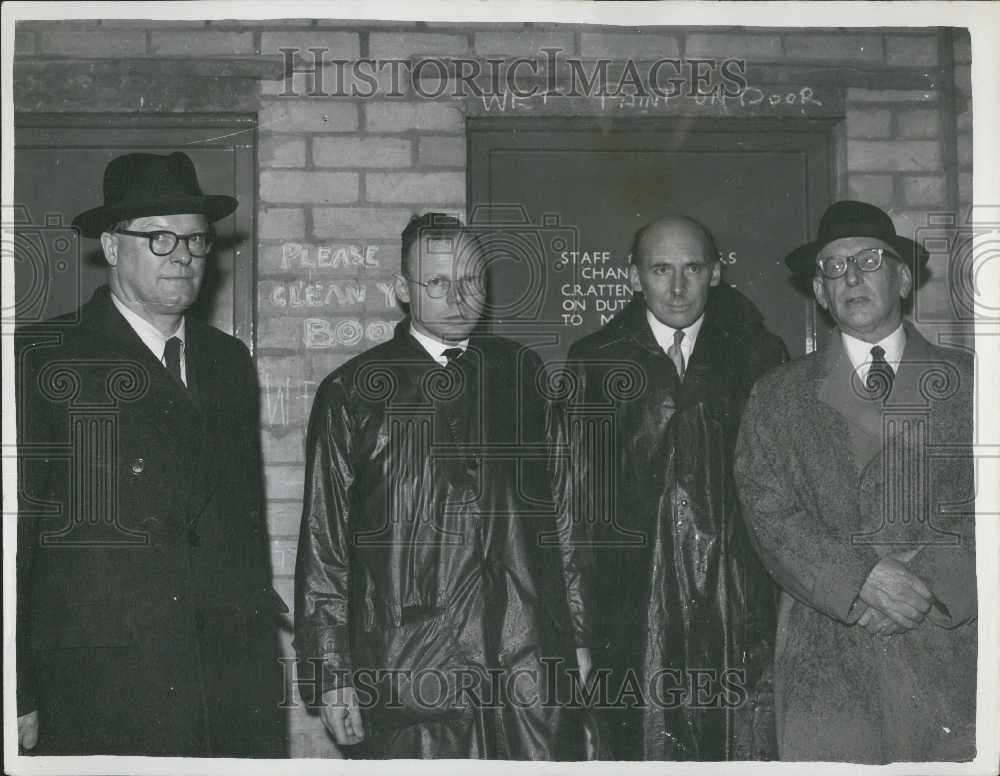 1957 Press Photo Sir William Penney heads atomic inquiry team at Windscale - Historic Images