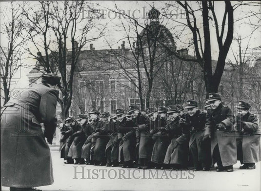 Press Photo Cadets Drill Parade Ground Cadet School Nuremberg - Historic Images