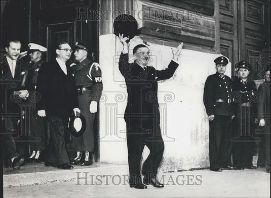 1955 Press Photo Foreign Minister Dr. Leopold Figl leaving after conference - Historic Images