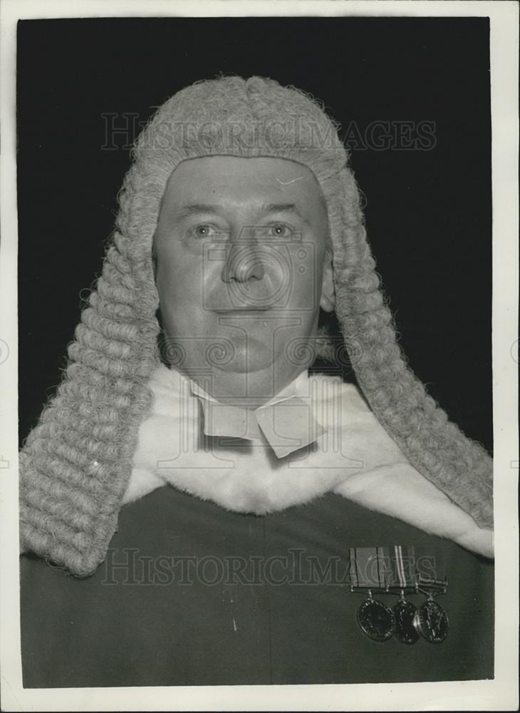 1958 Press Photo Judge Herbert Edmund Davis Queen's Bench After Being Sworn In - Historic Images