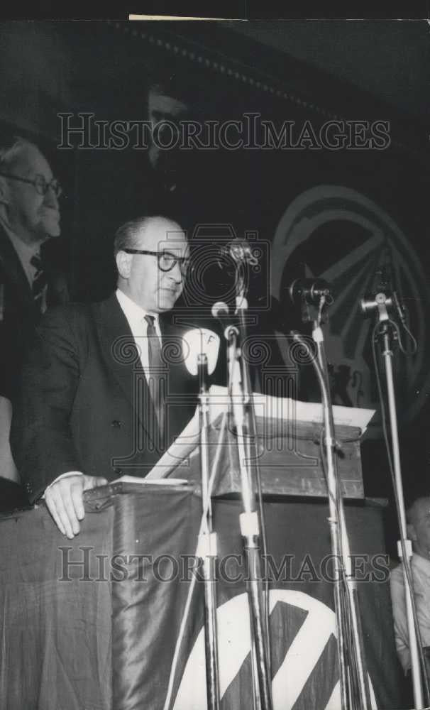 1958 Press Photo Guy Mollet French Socialist Congress Lille - Historic Images