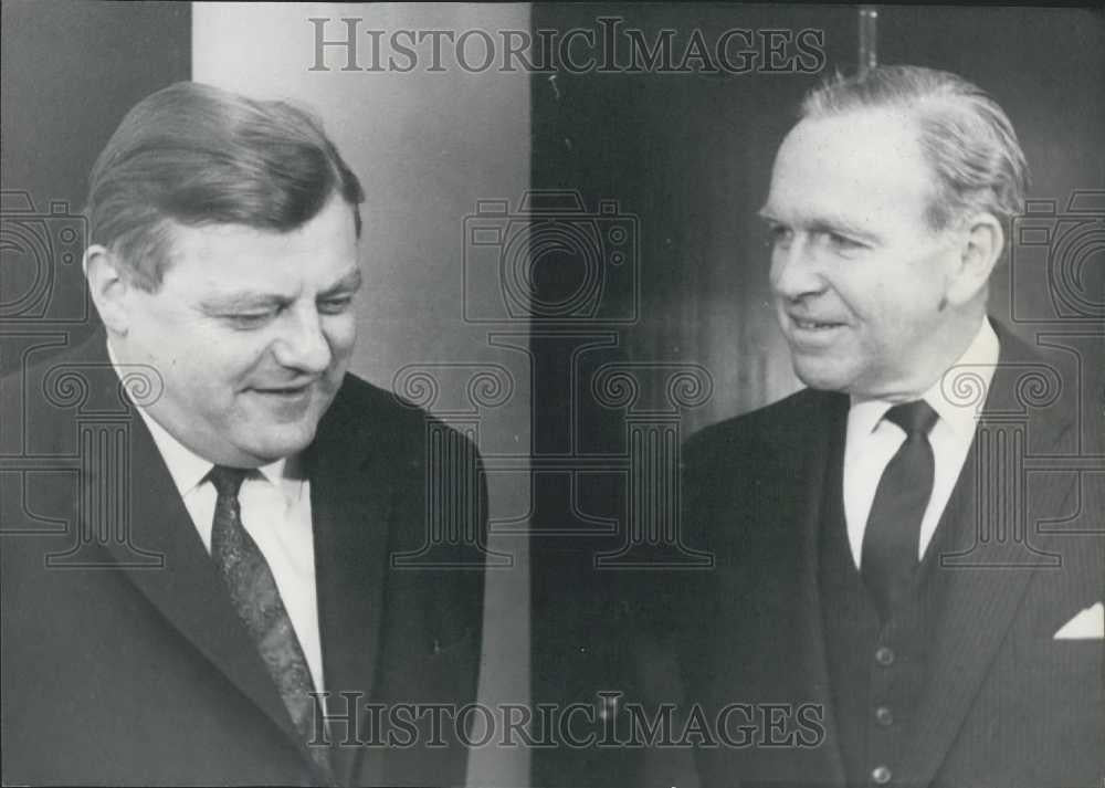 1961 Press Photo Rosewell Gilpatric Meets German Defense Minister Franz Straub - Historic Images