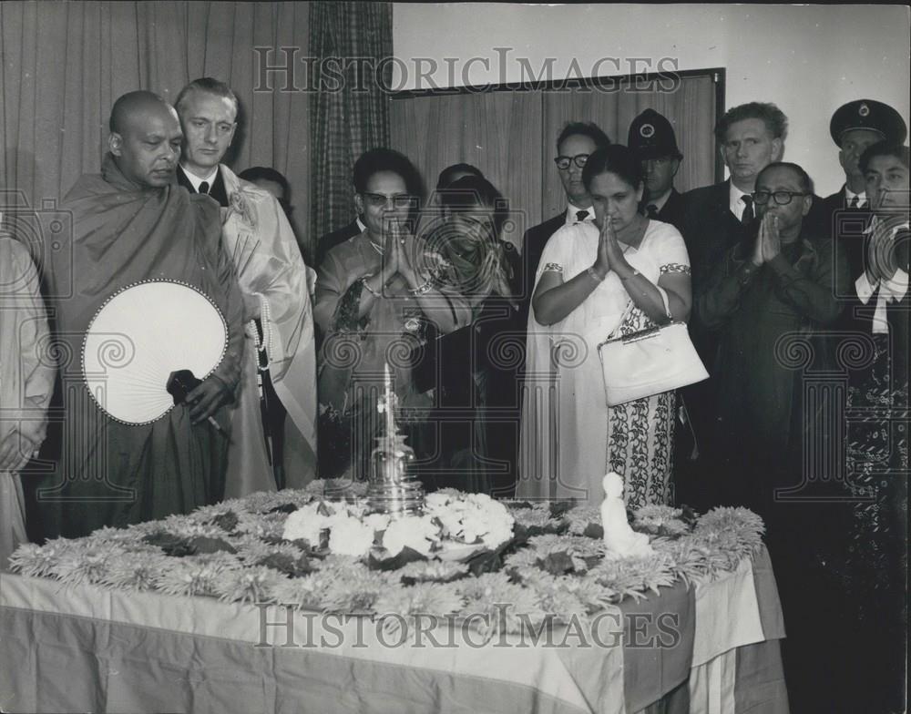 1964 Press Photo  Mrs. Banadaraike at London Airport - Historic Images