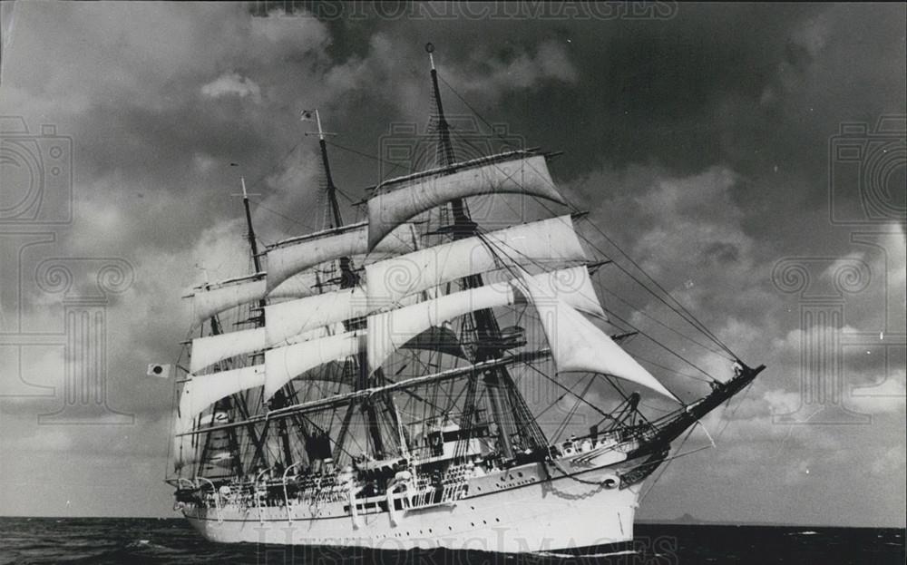 1975 Press Photo Four Mast Barquentine Kaiwo Maru, Japanese Merchant Marine - Historic Images