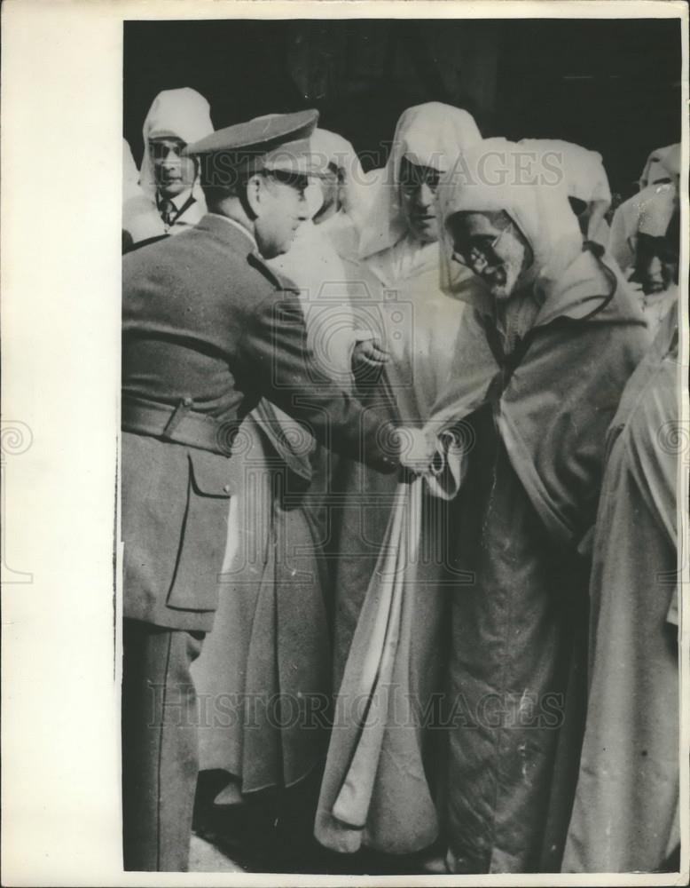 1954 Press Photo Lieut Gen. Garcia Valino  &amp;Ulemas, Caids and Pashas - Historic Images