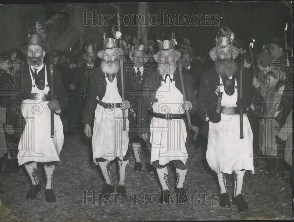 1953 Press Photo Members Bavarian Royal Party Munich Residence Prince Rupprecht - Historic Images