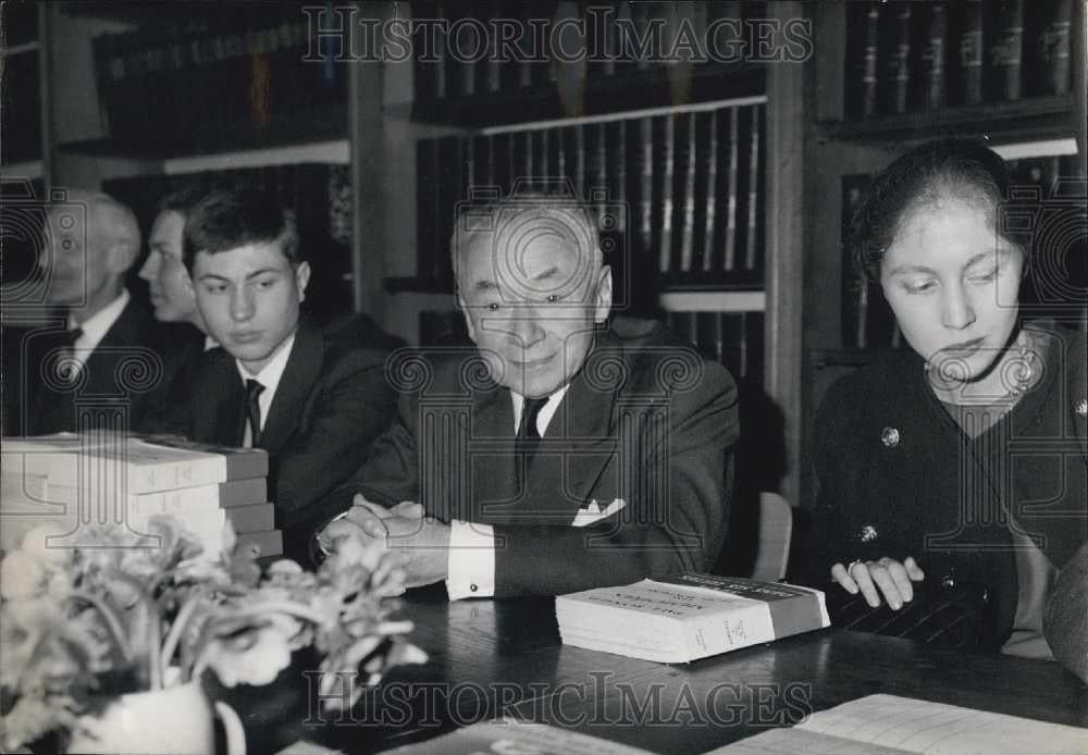 1961 Press Photo Paul Reynaud Autographs Memoirs - Historic Images