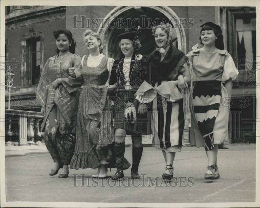 1955 Press Photo Lailaton Alabaxi Andrea Liller Doreen Mudie Margaret Jones - Historic Images