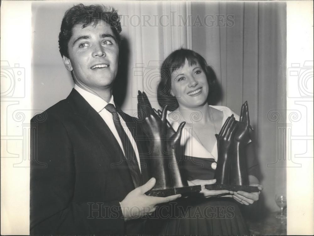 Press Photo Music Hall &quot;Bravo&quot; Trophy Goes To Colette Renard &amp; Sacha Distel - Historic Images