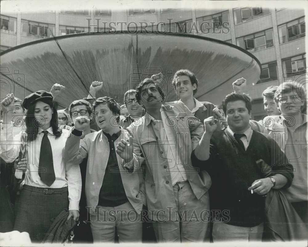 1968 Press Photo Students From 10 Countries Take Part in BBC Protest - Historic Images