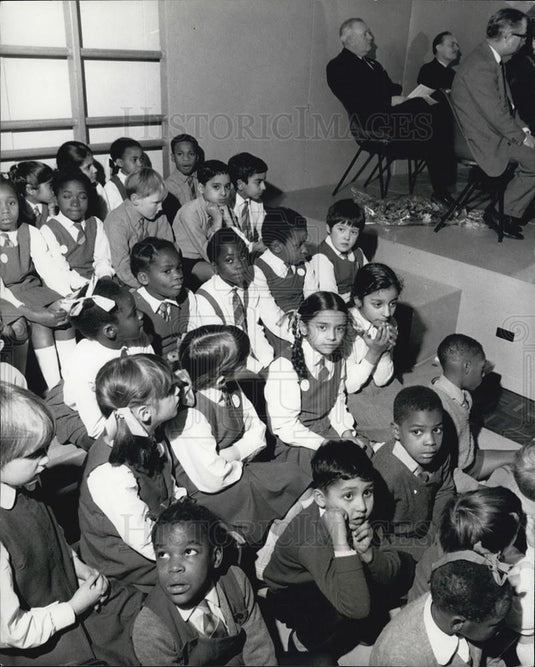 1968 Press Photo Pupils Grove County Junior School Listen Speech Edward Short - Historic Images