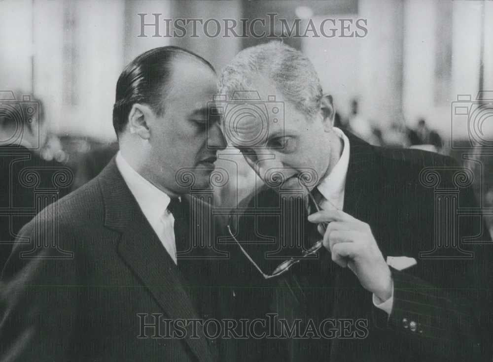 1958 Press Photo Brazil&#39;s Alfredo Carlos Bernardes &amp; US Robert M. McKinney - Historic Images