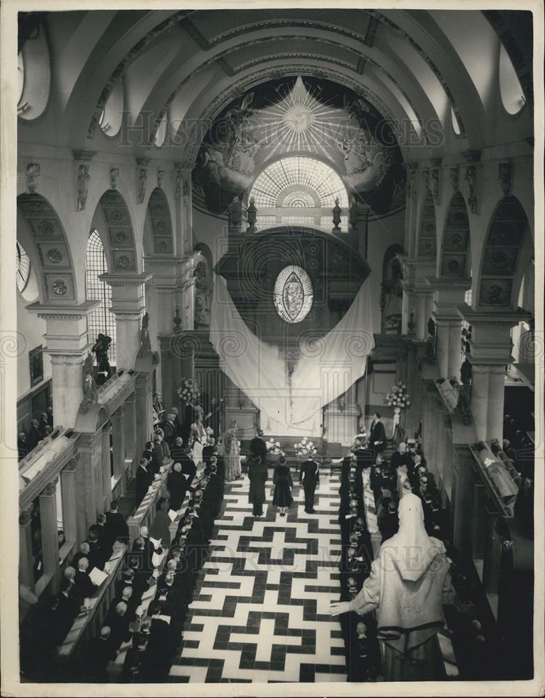 1957 Press Photo Queen Elizabeth II, Duke Of Edinburgh, St. Bride&#39;s Church - Historic Images