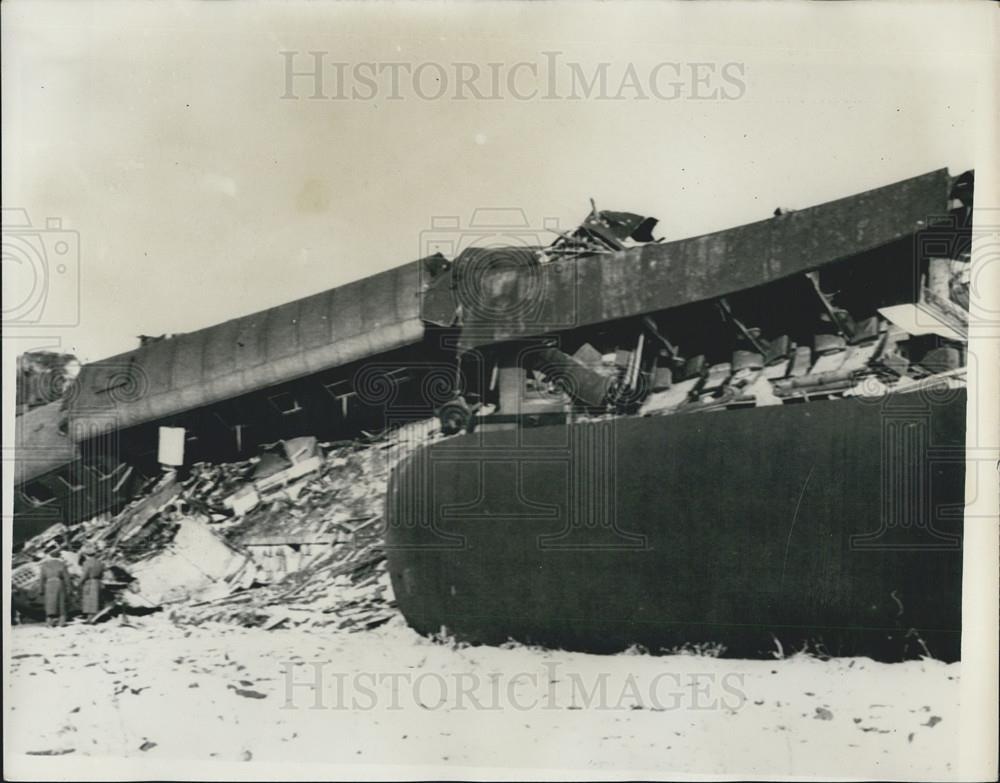 1961 Press Photo Wreckage Two Train Collision Near Belgrade Fog - Historic Images