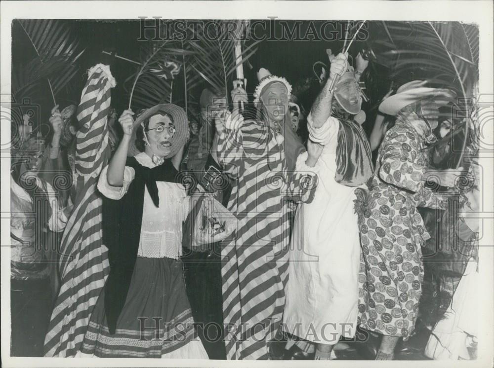 1955 Press Photo Festival of Carnival and Dancing in Spain - Historic Images