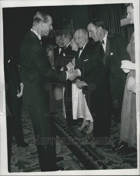 1958 Press Photo Duke Of Edinburgh Attends Don't Go Near the Water Premiere - Historic Images