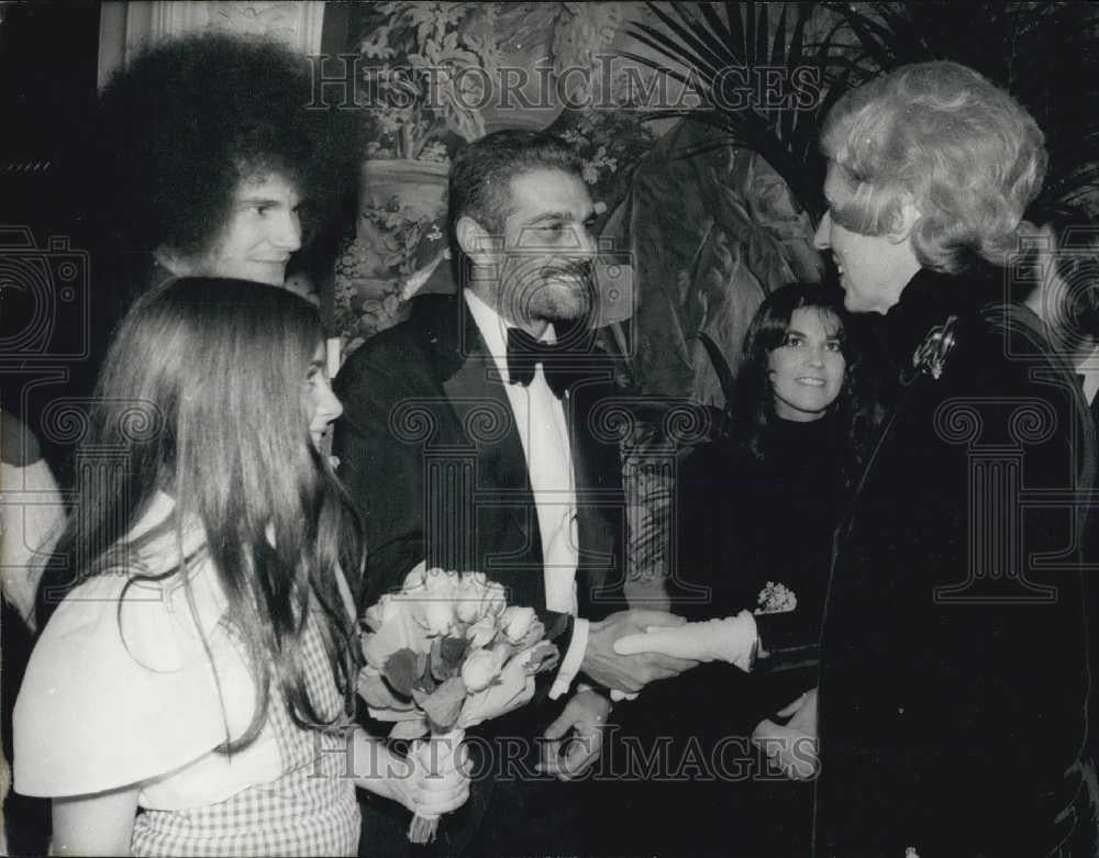 Press Photo Madame Pompidou shaking hands with Omar Sharif - Historic Images