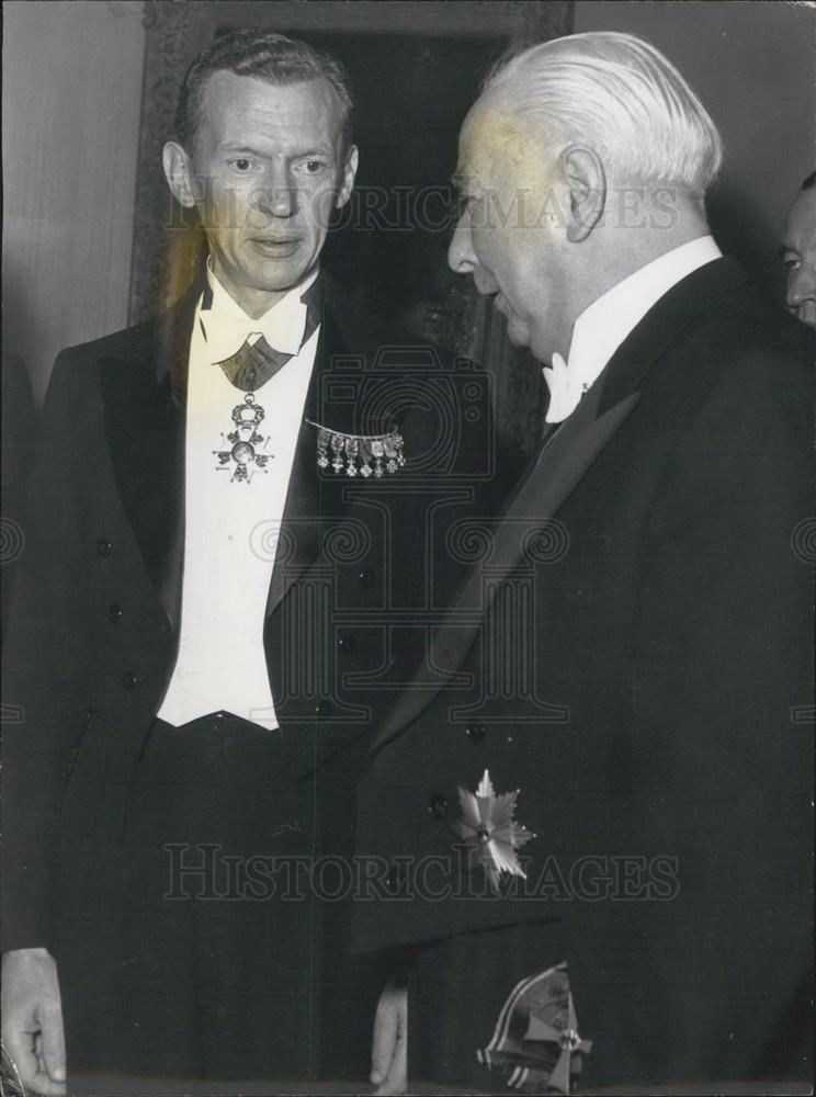 1956 Press Photo French Ambassador Couve De Murville Bonn German President Heuss - Historic Images