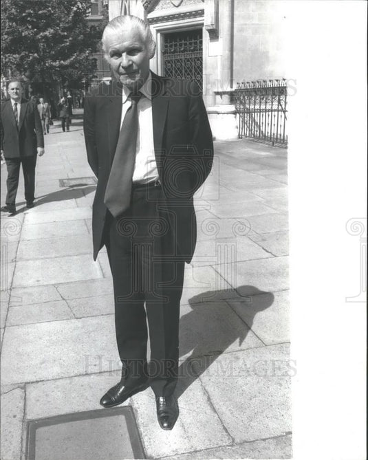 1975 Press Photo Captain Jack Dennis, London - Historic Images