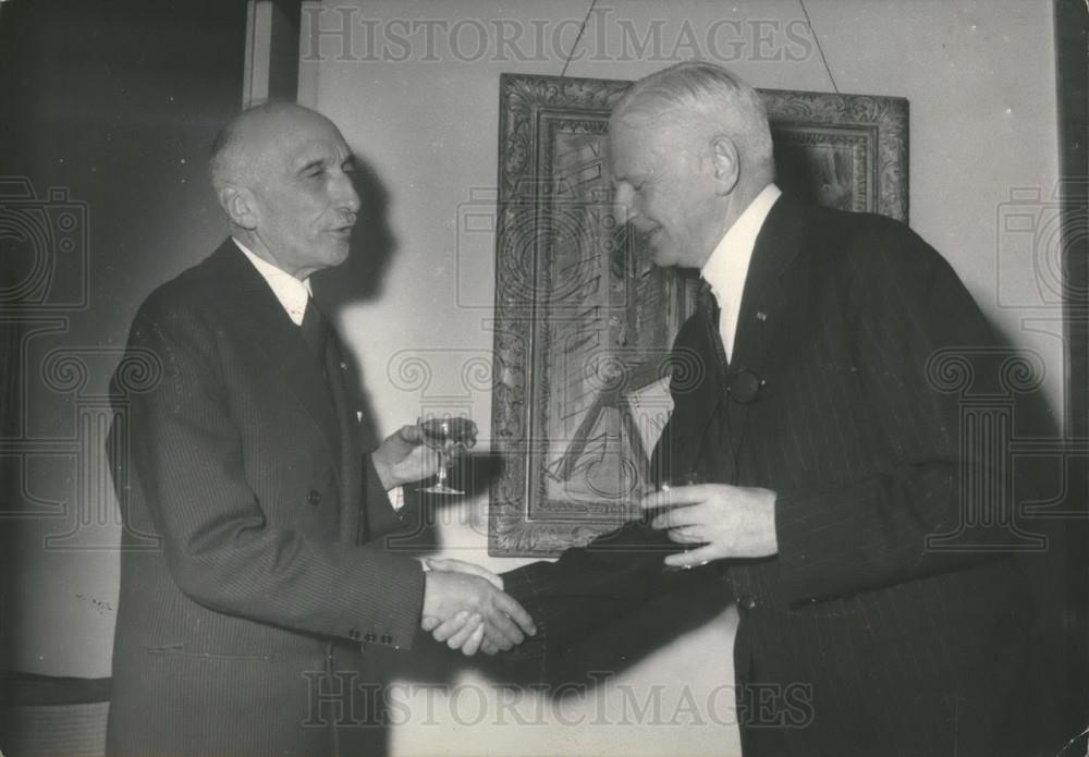 1952 Press Photo Francois Mauriac Awarded Nobel Prize For Literature - Historic Images